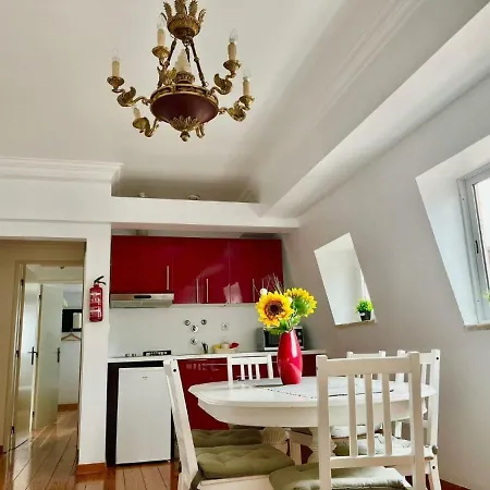 Open Trace 2 Bedroom Located Centeral Lisbon