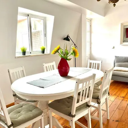 Open Trace 2 Bedroom Located Centeral *