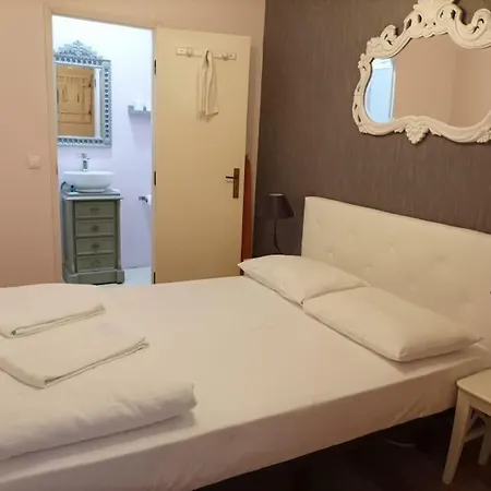 Apartment Open Trace 2 Bedroom Located Centeral