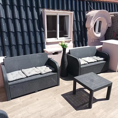 Open Trace 2 Bedroom Located Centeral Lisbon